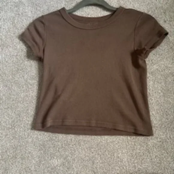 Brandy Melville brown short sleeve crop top (S) - Picture 2 of 4